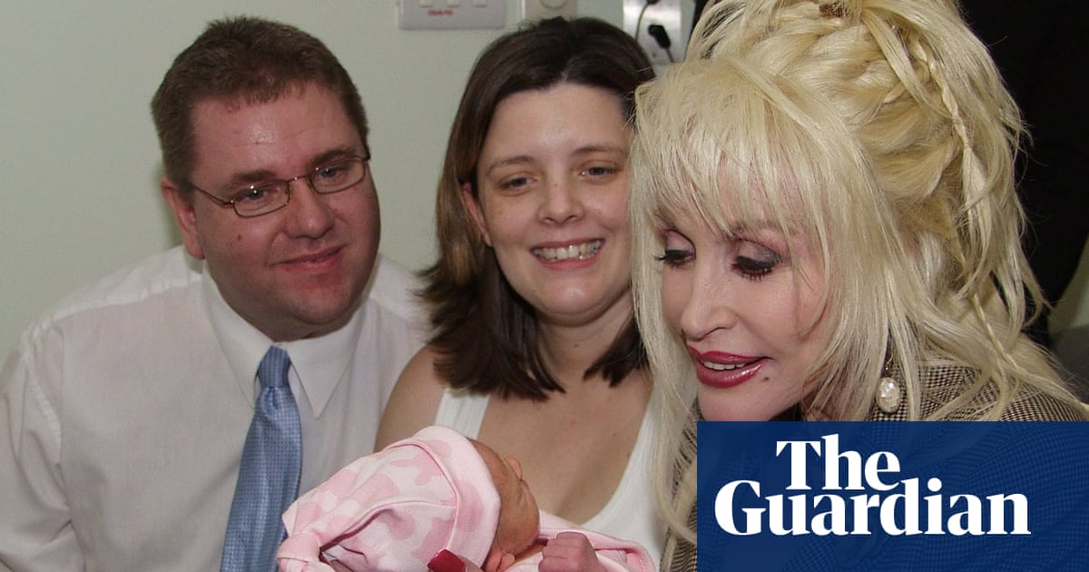 Dolly Parton’s Impact on Literacy in Rotherham: A Memorable Visit