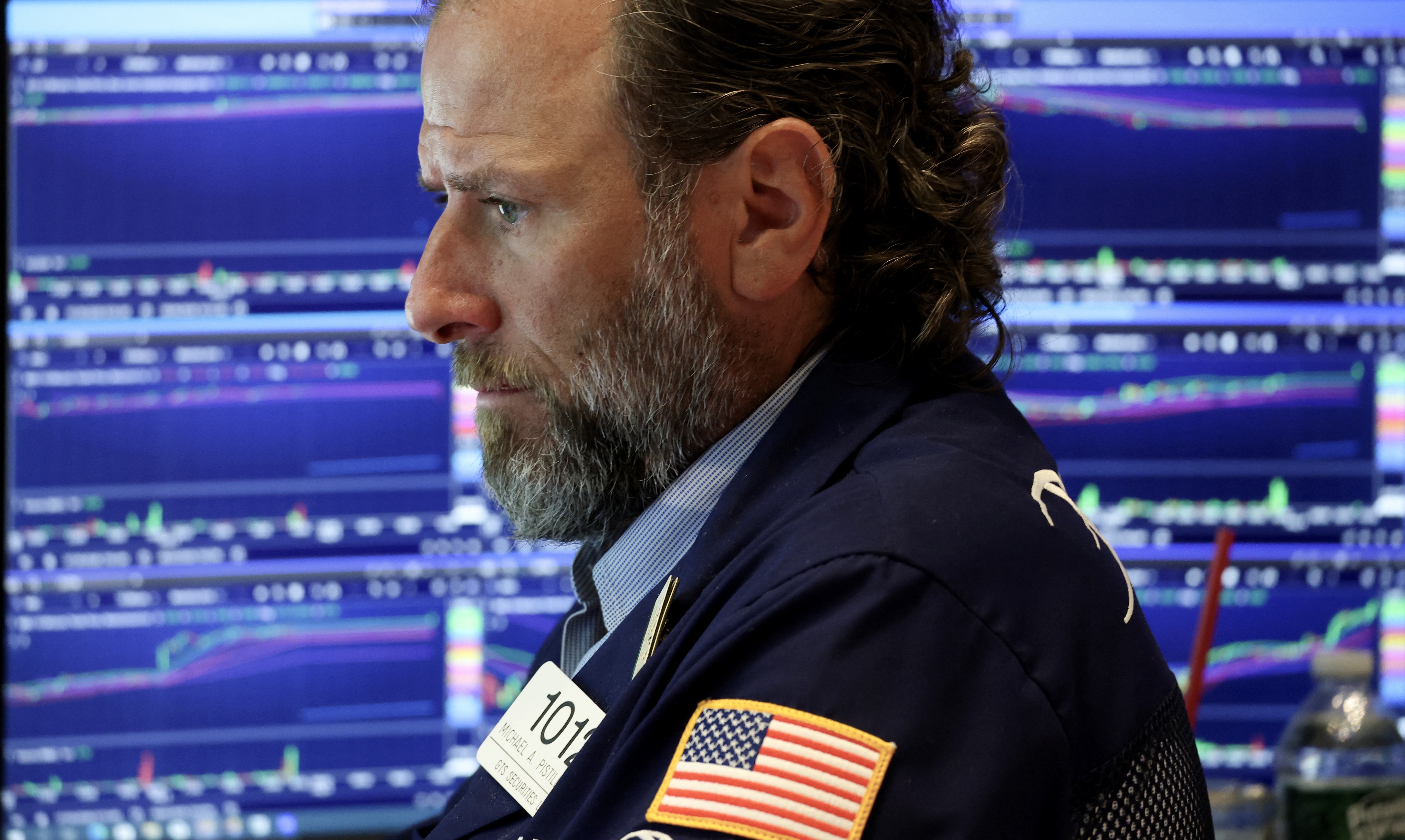 Bond Market Signals Economic Concerns Amid Record High Stocks