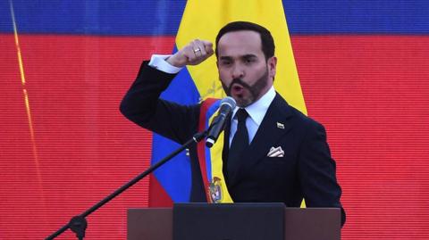 Abelardo de la Espriella asume la presidencia de Colombia con un enfoque de ‘mano dura’