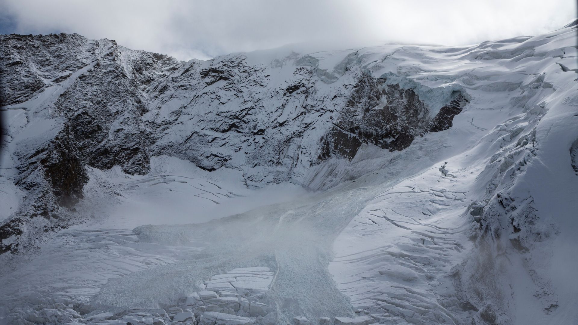 Discovery of Missing Belgian Hikers’ Bodies After Glacier Melting