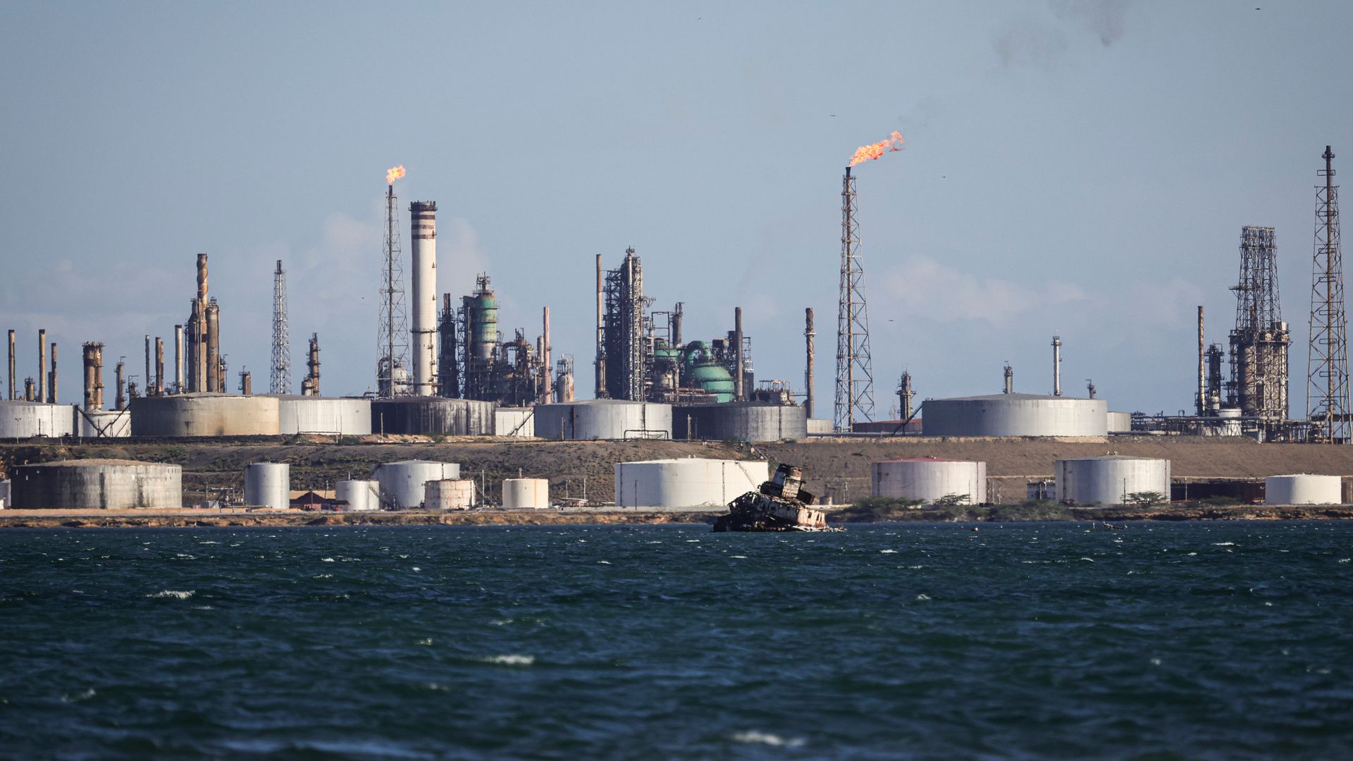 US Enters Agreement for Partial Control of Venezuela’s Oil Reserves