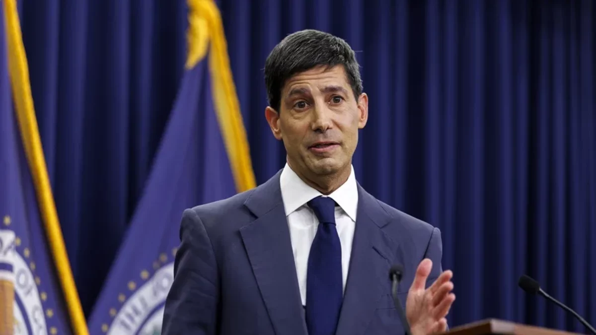 La Reserva Federal podría actuar si la inflación no se acerca al 2%, advierte Kevin Warsh